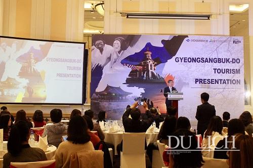 Chủ tịch Cục Văn hóa Du lịch tỉnh Gyeongsangbuk-do Kim Seong Jo giới thiệu tại chương trình